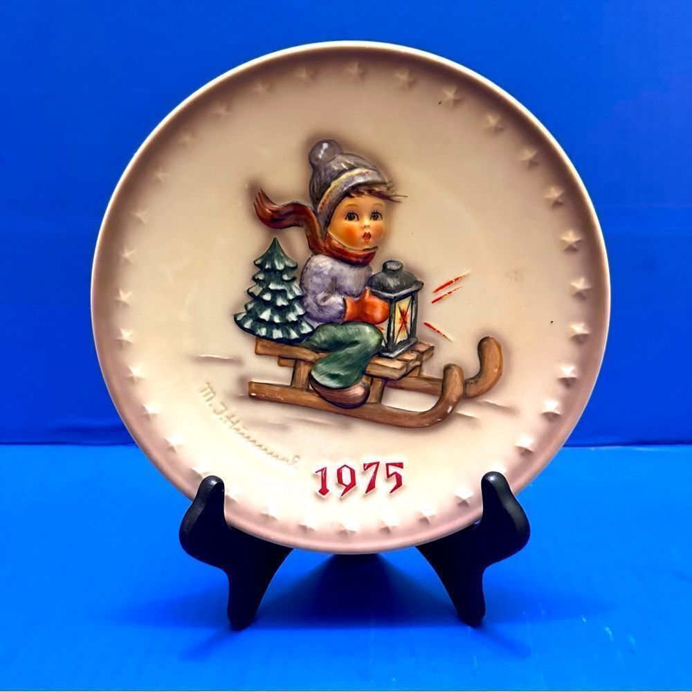Vintage Hummel decorative plate 1975
